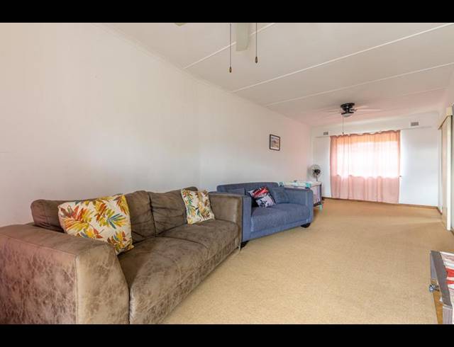 2 BEDROOM APARTMENT FOR SALE IN CLARENDON